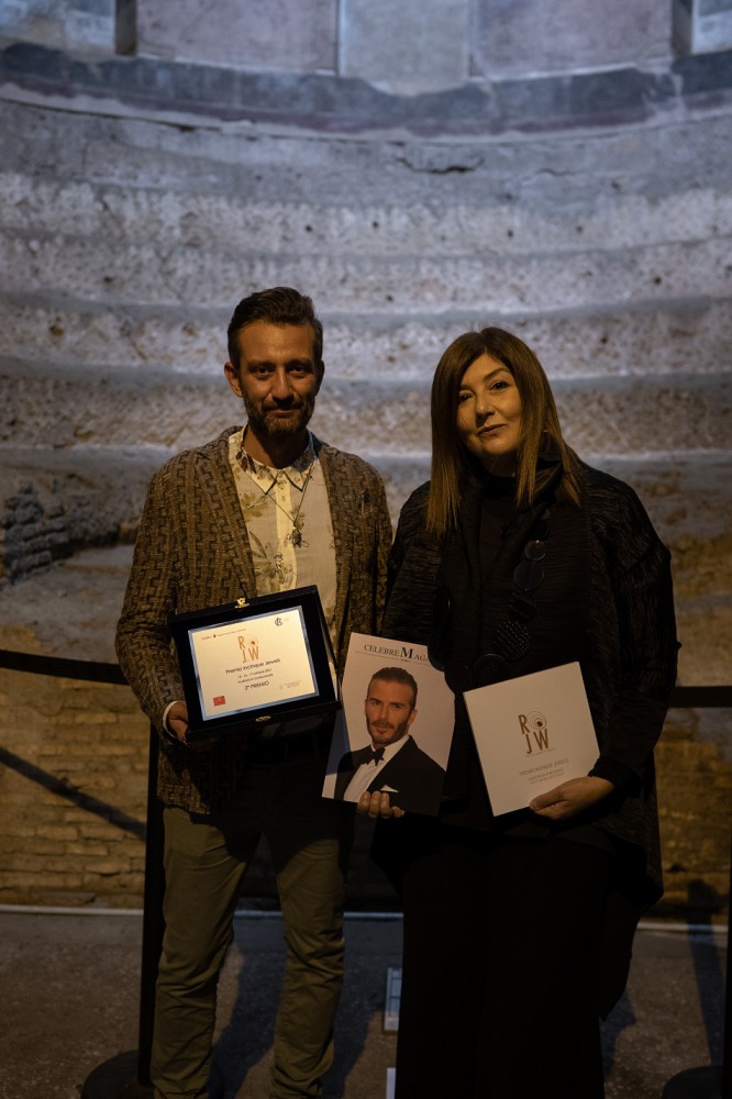 Francesco Ridolfi secondo classificato Premio Incinque Jewels 2021 e Monica Cecchini, direttore di Roma Jewelry Week e fondatrice di Premio Incinque Jewels, Auditorium di Mecenate, foto di  Edoardo Foresti e Holger Lazzaro